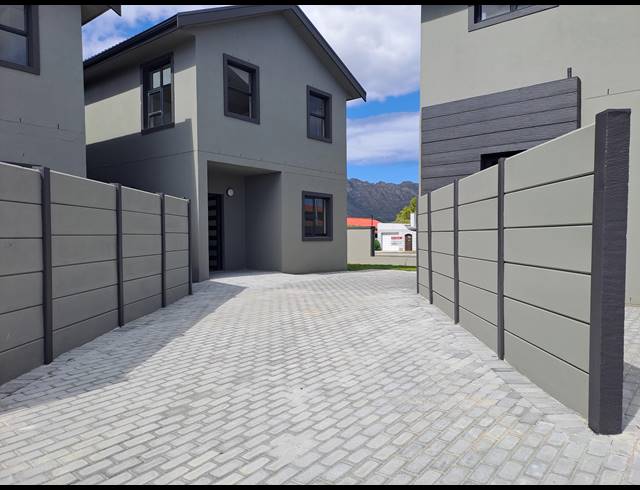 3 BEDROOM DUPLEX FOR SALE IN SEA BREEZE